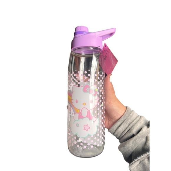 Hello kitty plastic reusable water bottle 28 oz one flaw - Picture 1 of 8